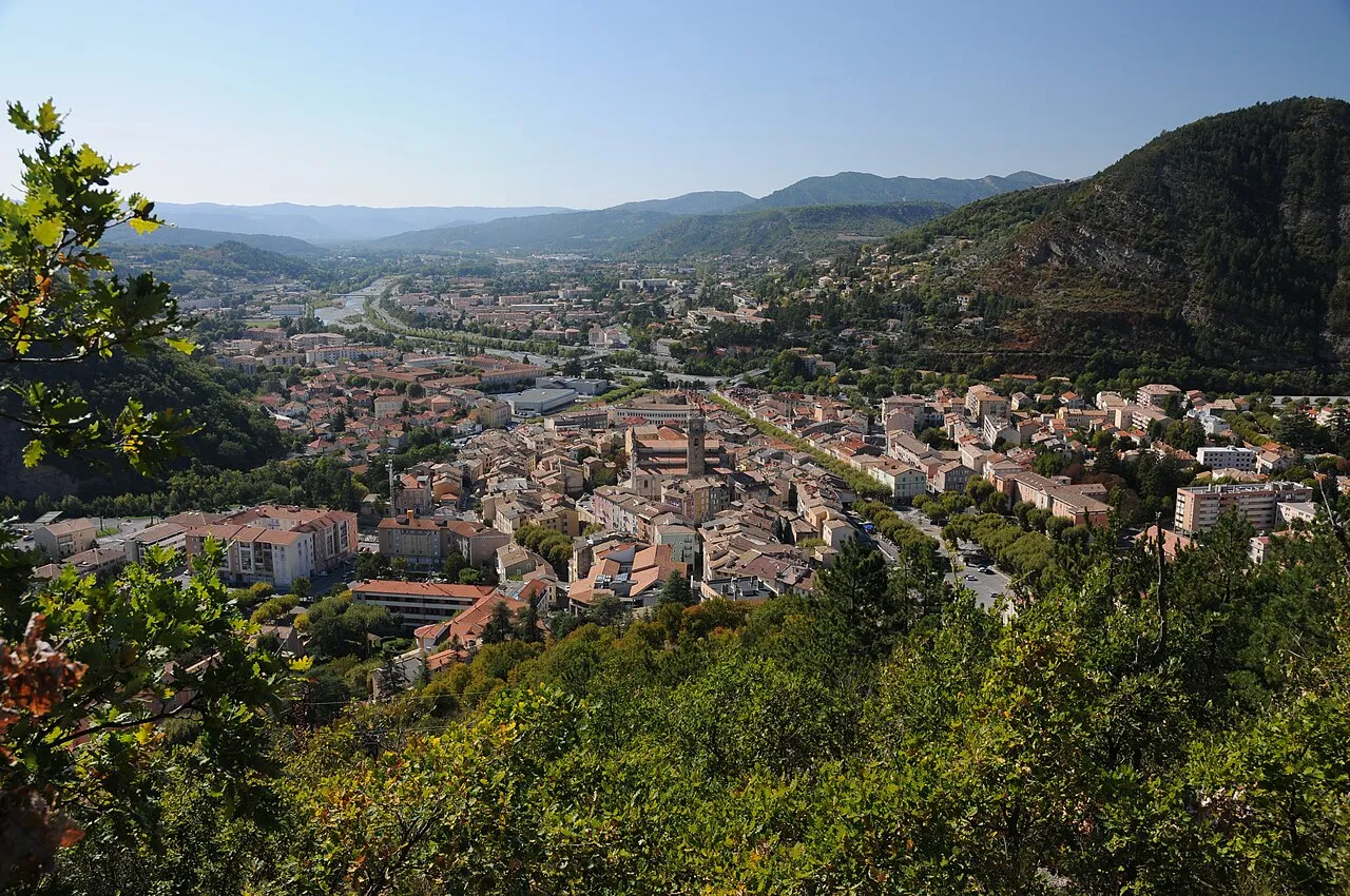 Vue panoramique de Digne-les-Bains et la vallée de la Bléone